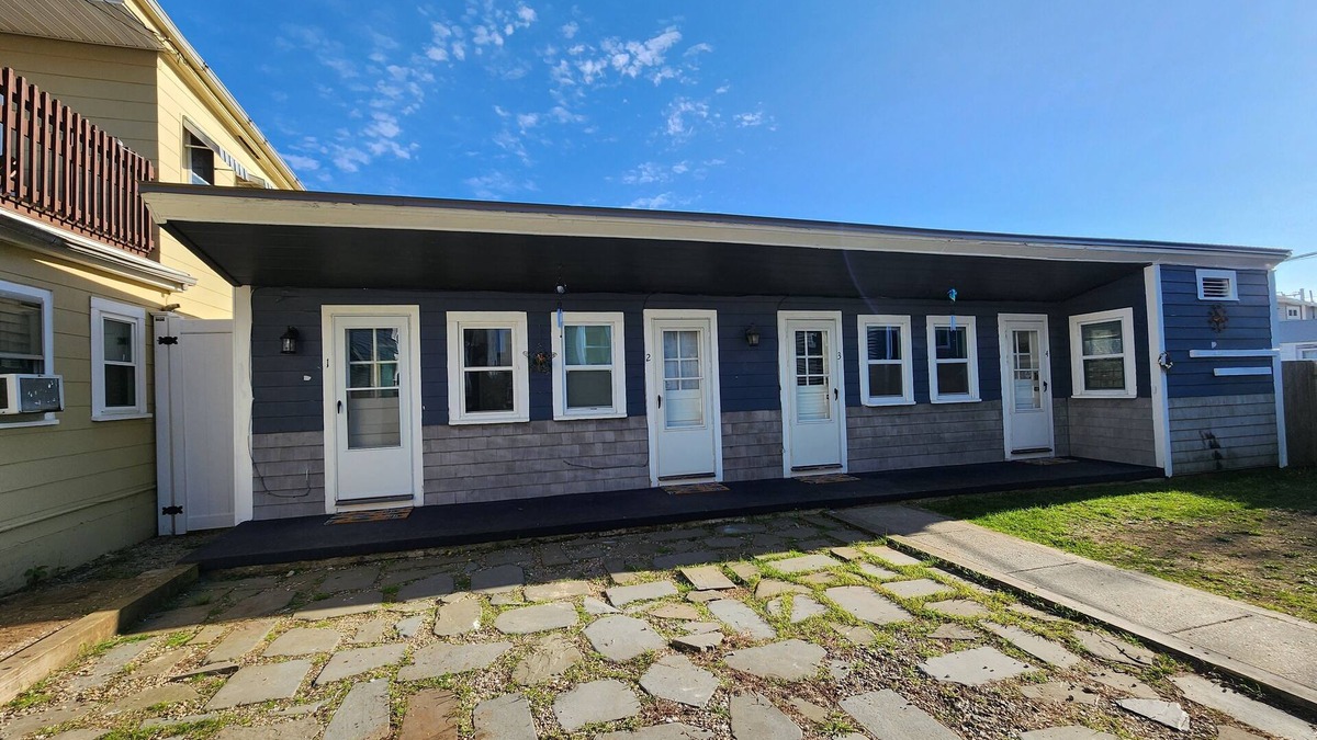 Hampton Apartment | G St Inn Unit 3 Charming 1-bedroom apartment in welcoming Hampton with AC, WiFi