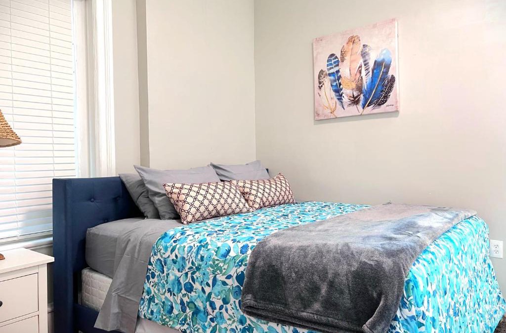 Fan District Apartment | G5 KING BED central location museums FREE PARKING