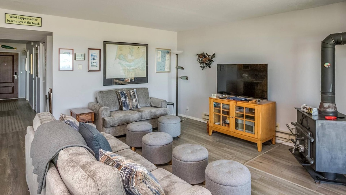 Gearhart Condo | G712 2 Bedroom 4th Floor ADULTS ONLY, No Cleaning Fees