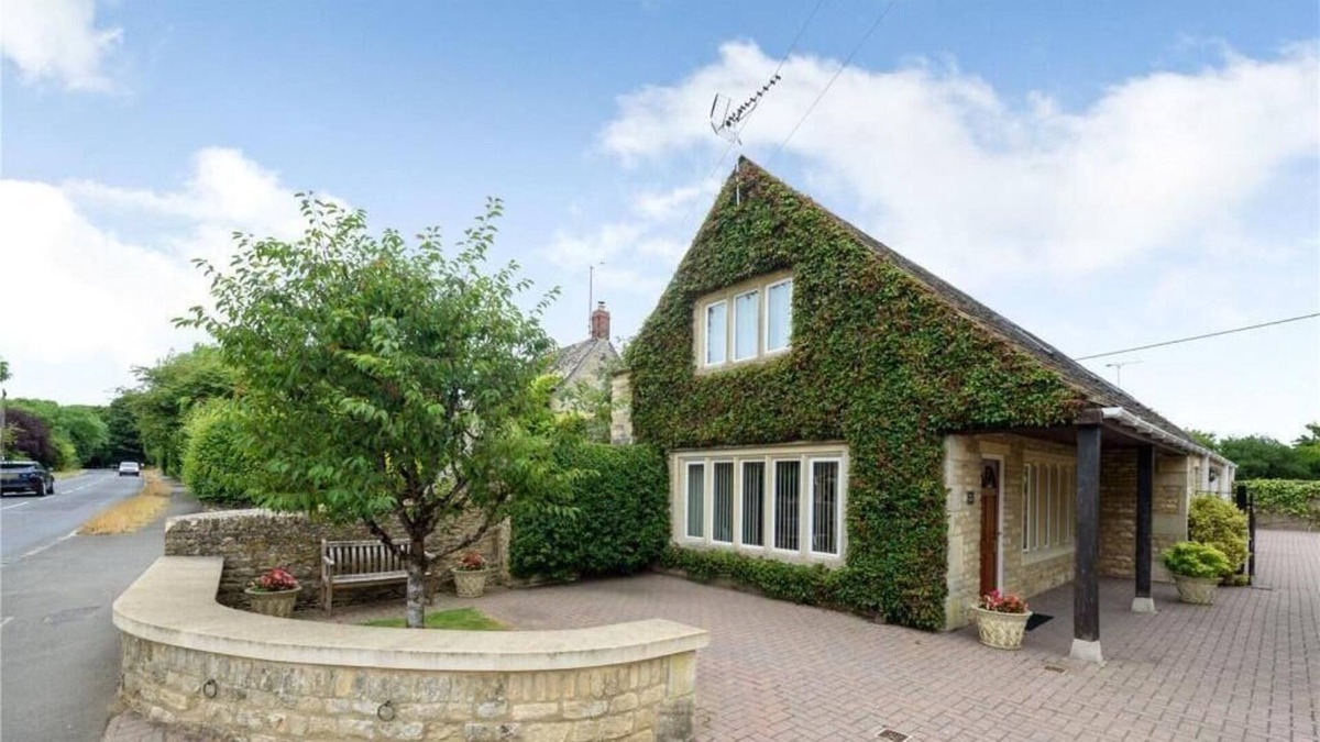 Ablington Cottage | Gable Cottage 2 BED 1 BATH