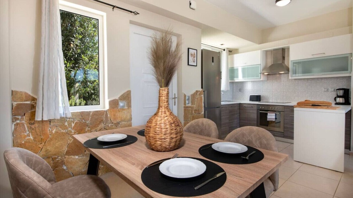 Chorafakia Apartment | Gabriel MOdern Apartment-shared pool-close to the beach