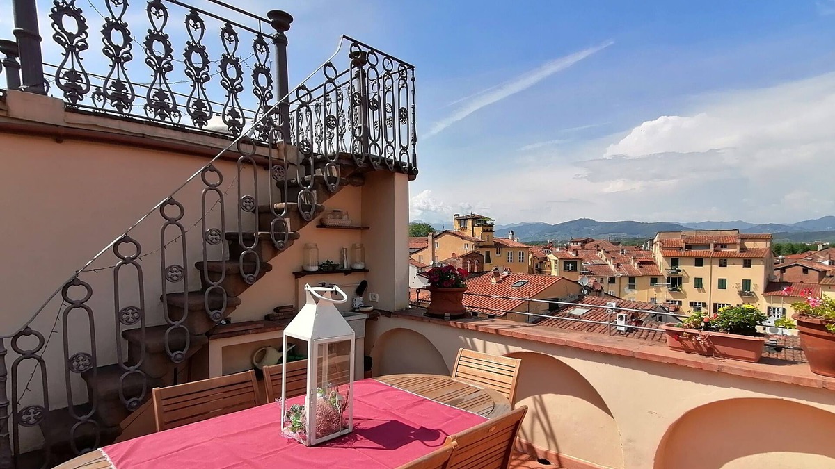 Lucca Historical Center Apartment | Gabry's Rooftop Terrace Home with breathtaking Views of Lucca & Tuscany
