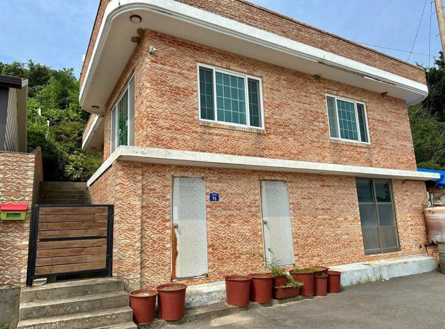 Hwajeong House | Gaedo Island Private House