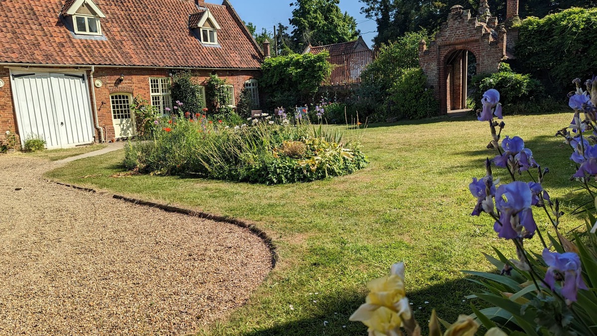 Norwich Cottage | Gaffers Cottage - sleeps 12 guests in 5 bedrooms