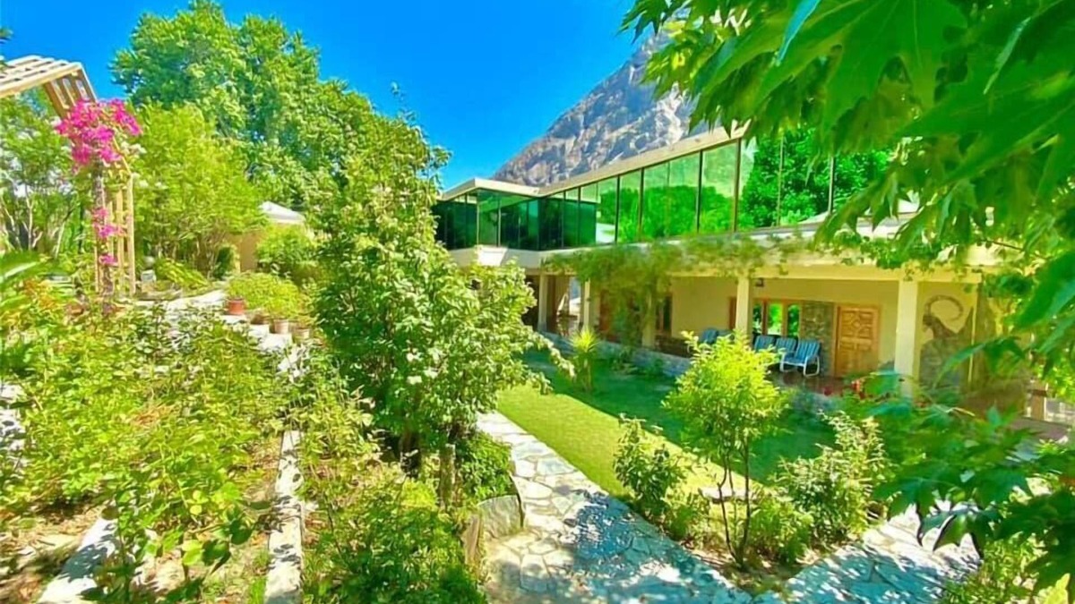 Brun Hotel | Gahirat Castle
