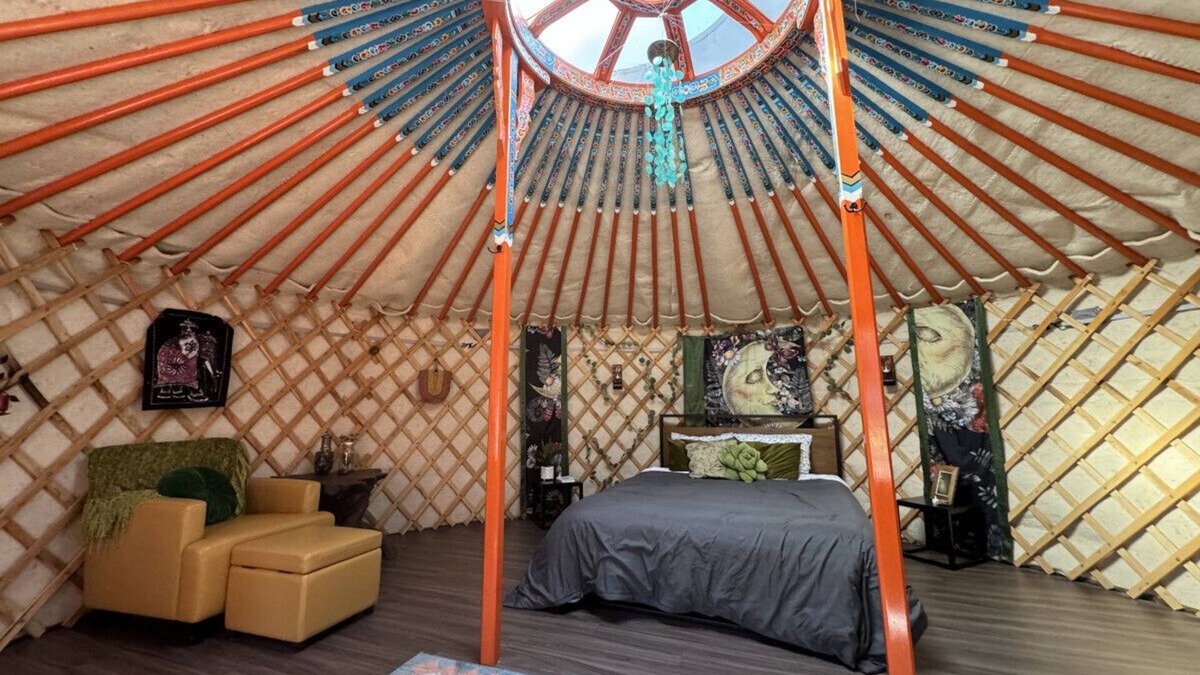 Buckley RV Rental | Gaia Yurt | Cedar Hot Tub | 1 hr to Skiing & Mt Rainier