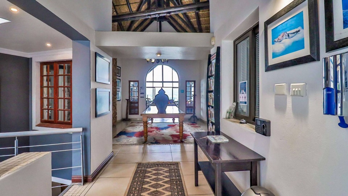 Kosmos House | Galagos Lodge