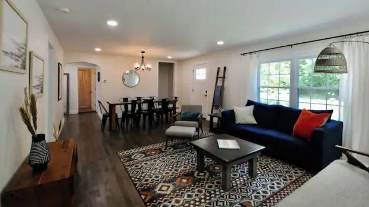 La Porte House | Galena House—Gorgeous 6 BR, 10 min to Three Oaks!
