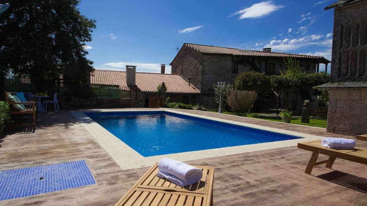 Cerdedo House | GALICIA VILLAS. Boutique rural house with pool and lush garden.