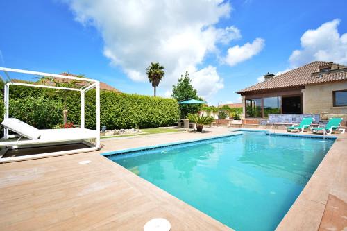 Carracido Villa | GALIHOST - Villa Marianina
