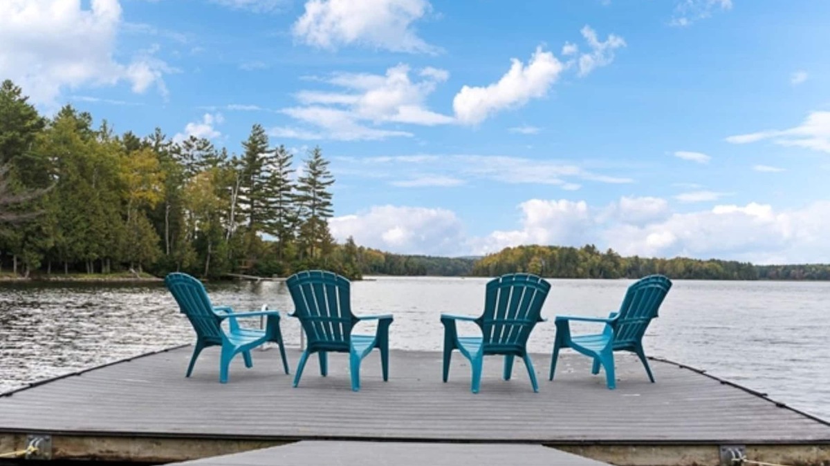 Lanark Highlands Cottage | Galini Lakehouse - Five Bedroom Cottage, Sleeps 14