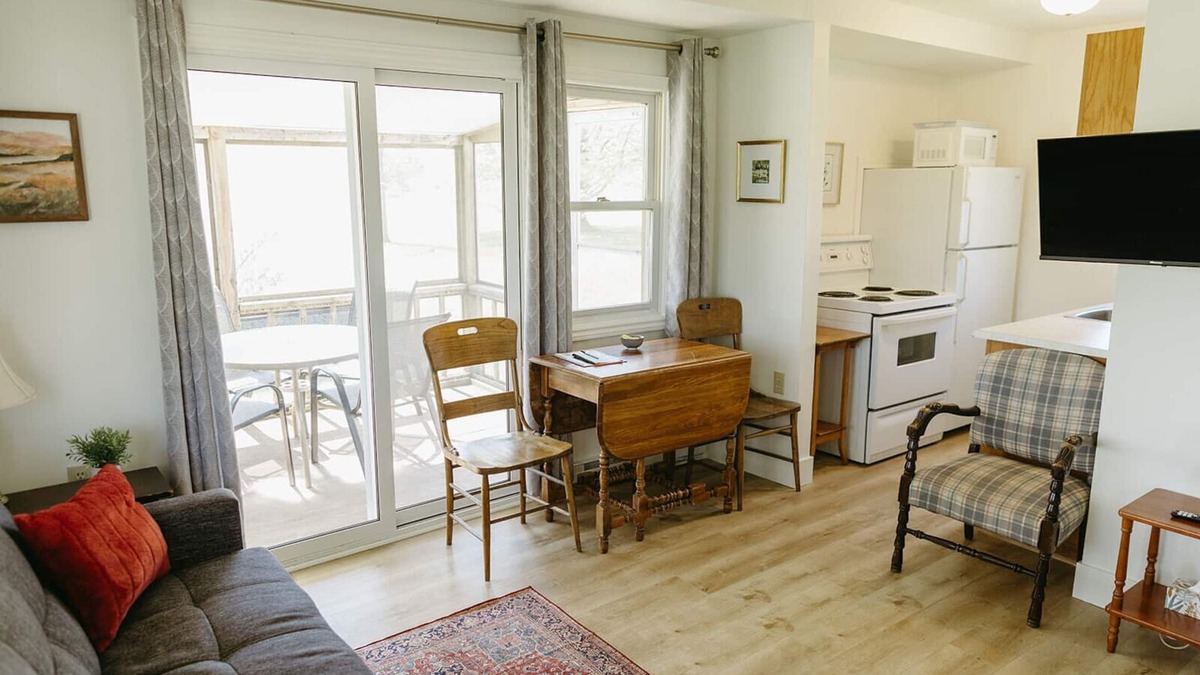 Stratford Cottage | Gallant Cottage-PEI Charm, updated cottage with AC near Charlottetown. Waterview