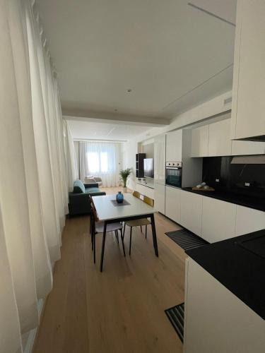 Cesenatico Apartment | Galleria 122 - Nuovo bilocale in centro sul Lungomare