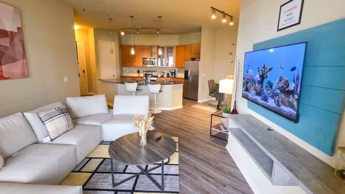 Uptown Apartment | Galleria Luxury Stay Pool Gym Stunning Views