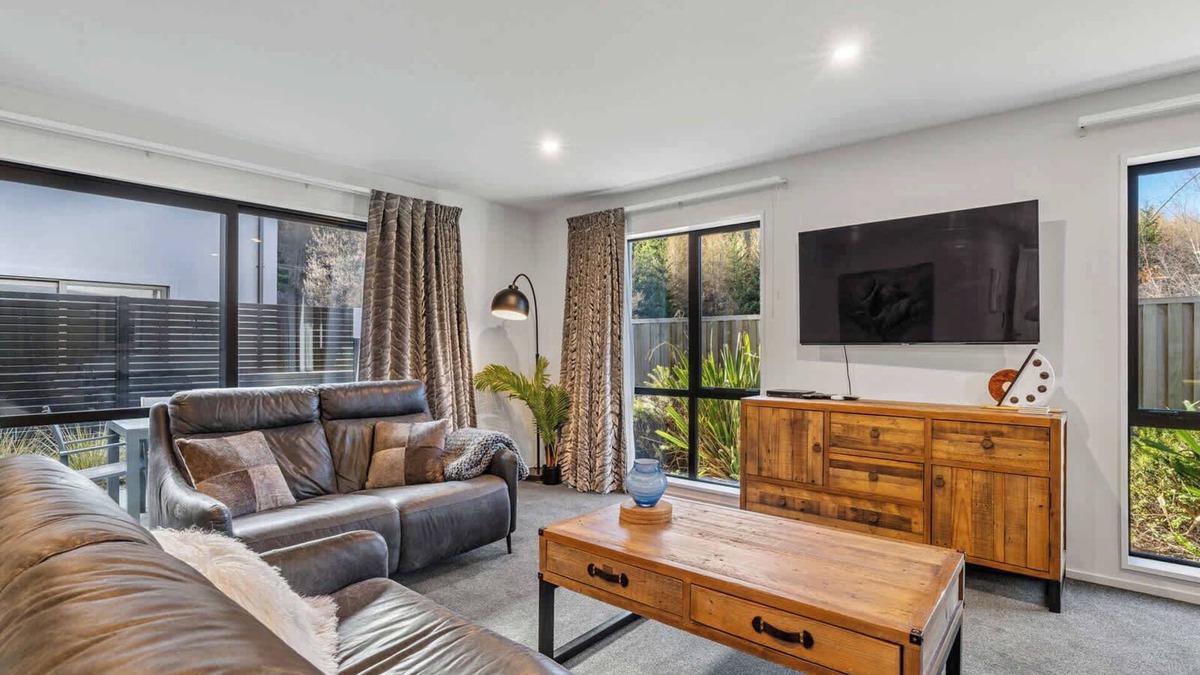 Arthur's Point Apartment | Gallerie Coronet Summ