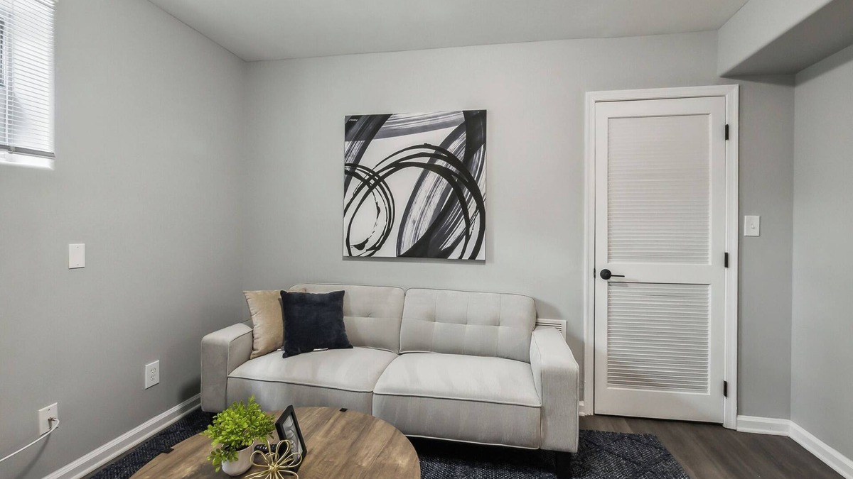 New Castle Apartment | Galloway 113 I Spacious Garden Style Retreat