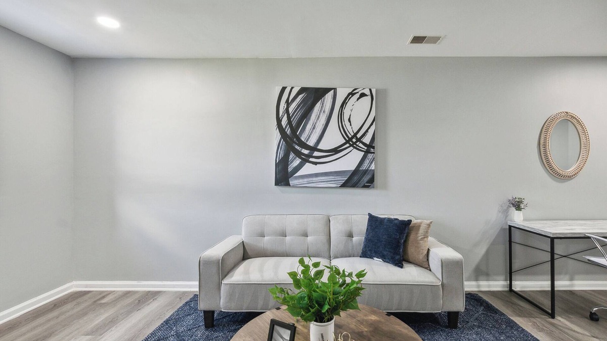 New Castle Apartment | Galloway 115 I Spacious Garden Style Retreat