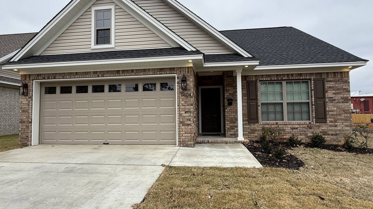 Searcy House | Galloway Place: a spacious 3-bedroom, 2-bath home that sleeps six.