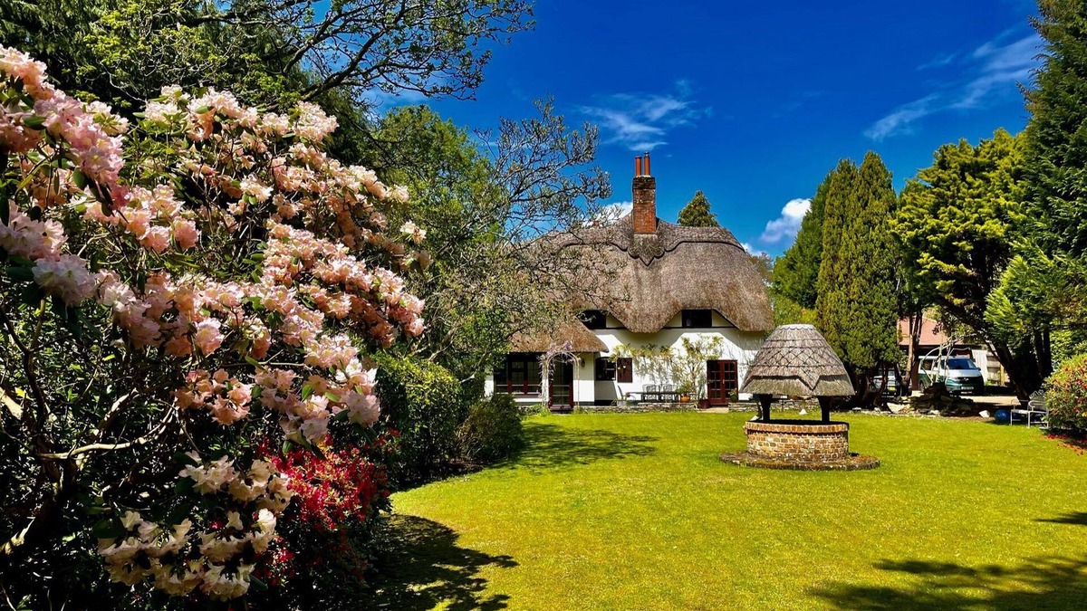 Ferndown Cottage | Galtons Cottage Dorset Thatched Cottage