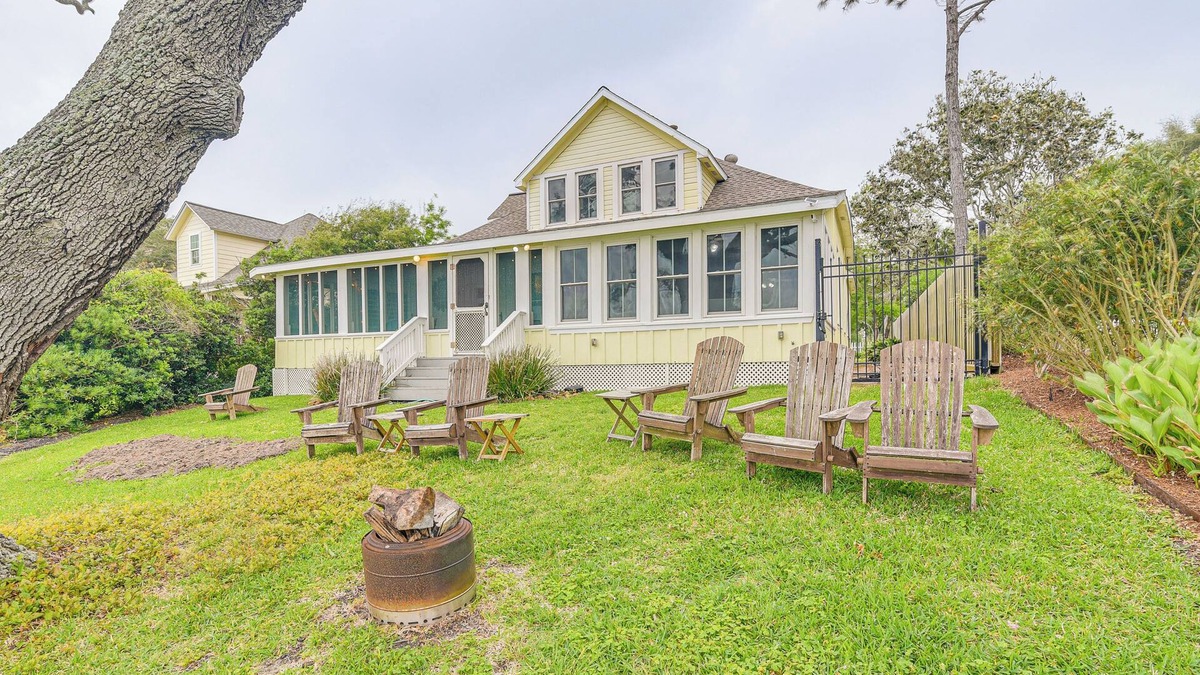 Morgan's Point House | Galveston Bay Retreat: Historic La Porte Home!