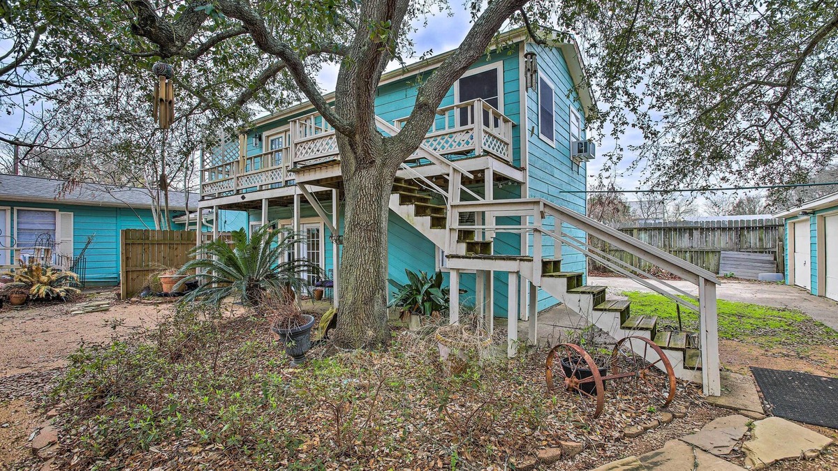 San Leon Apartment | Galveston Bay Studio: Walk to Fishing & Boating!