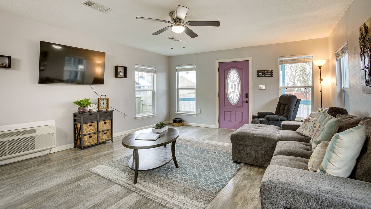 Galveston Cottage | Galveston Cottage ~ 1 Mi to Beach: Pet Friendly!