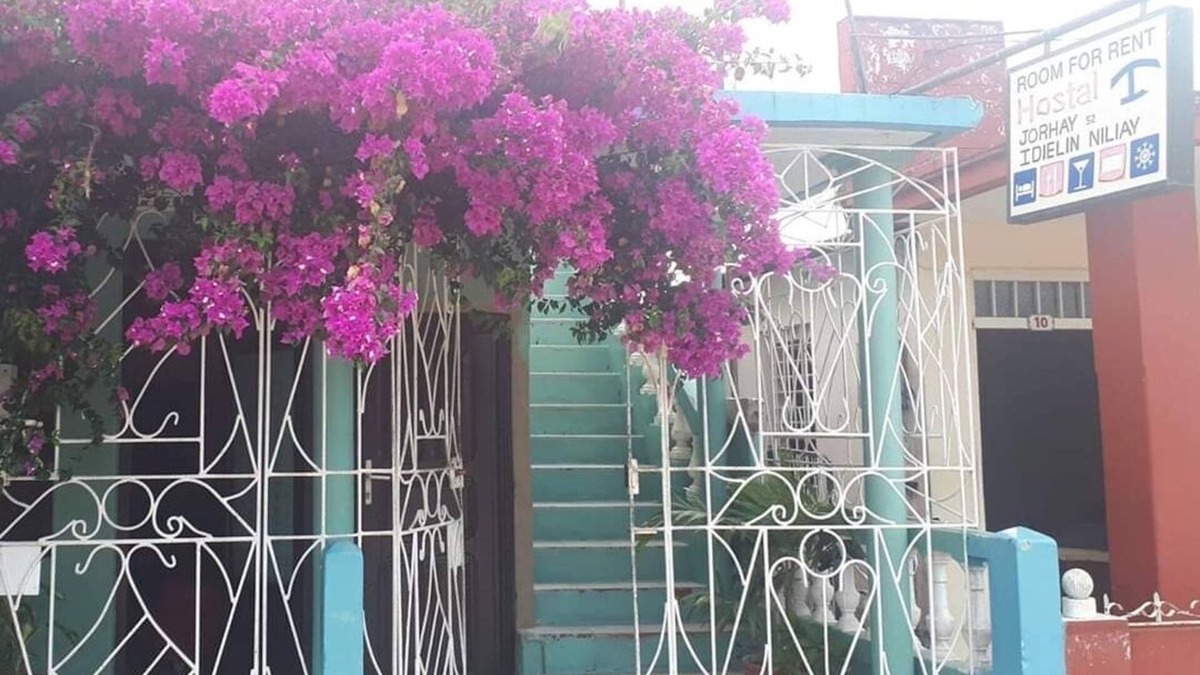 Moron Bed & Breakfast | Galvez B&B