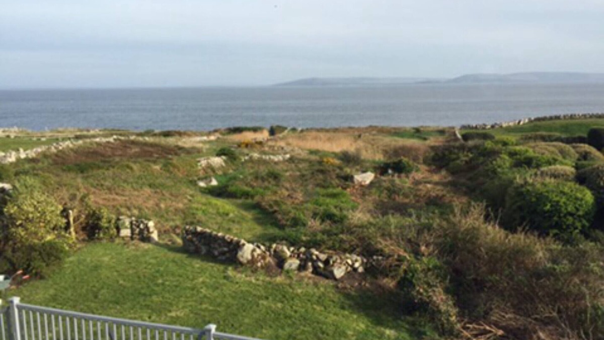 Galway House | GALWAY - UNIQUE- OCEANFRONT - 4 BED 8P - BARNA - WALK TRO OUR GARDEN TO OCEAN.