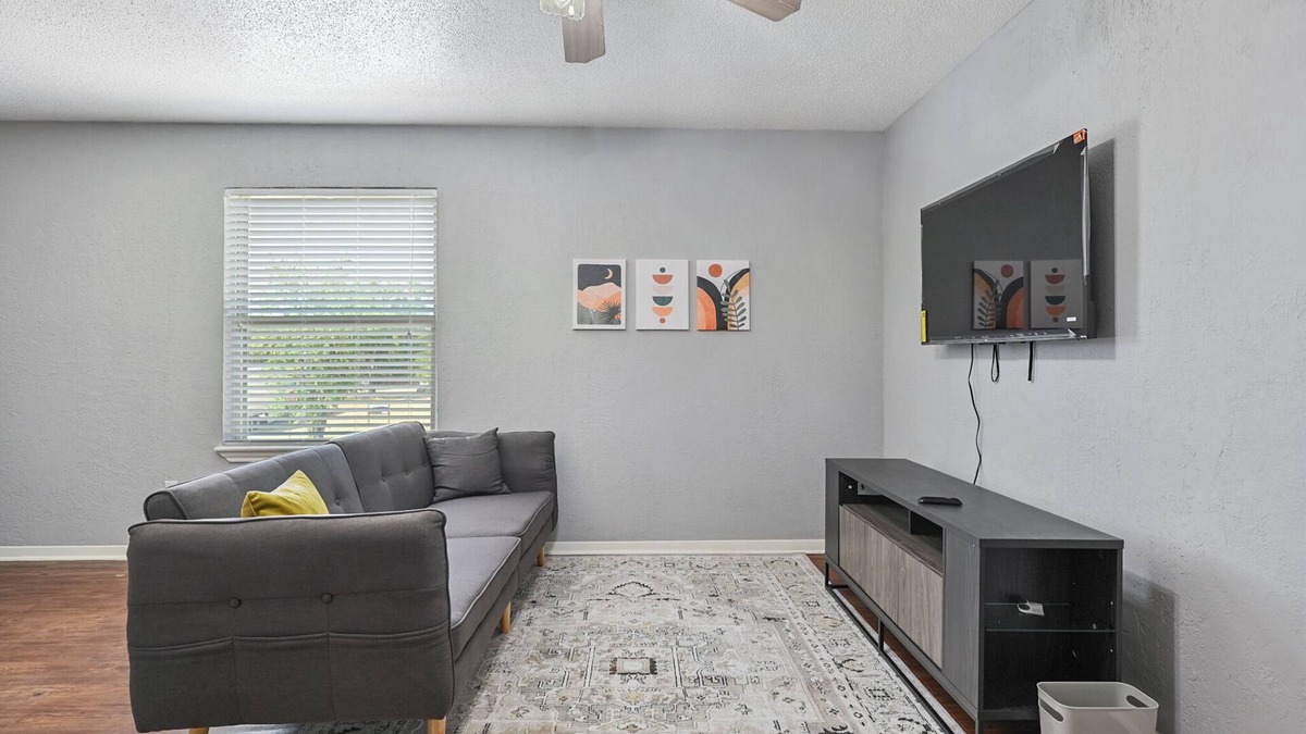 College Station Apartment | Game Day sQaud - 4 Units 5 min from Kyle Field! Pet & Large Group Friendly!