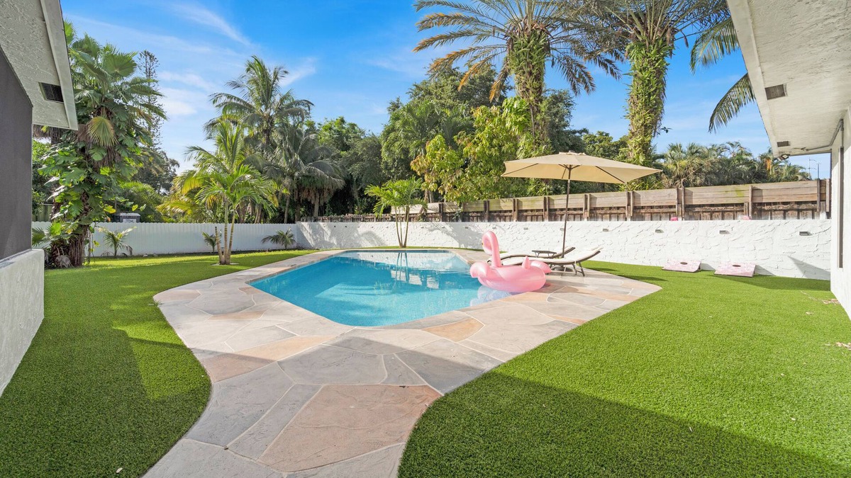 Broadview Park House | Game On in Florida :5BR Fun House with Private Pool