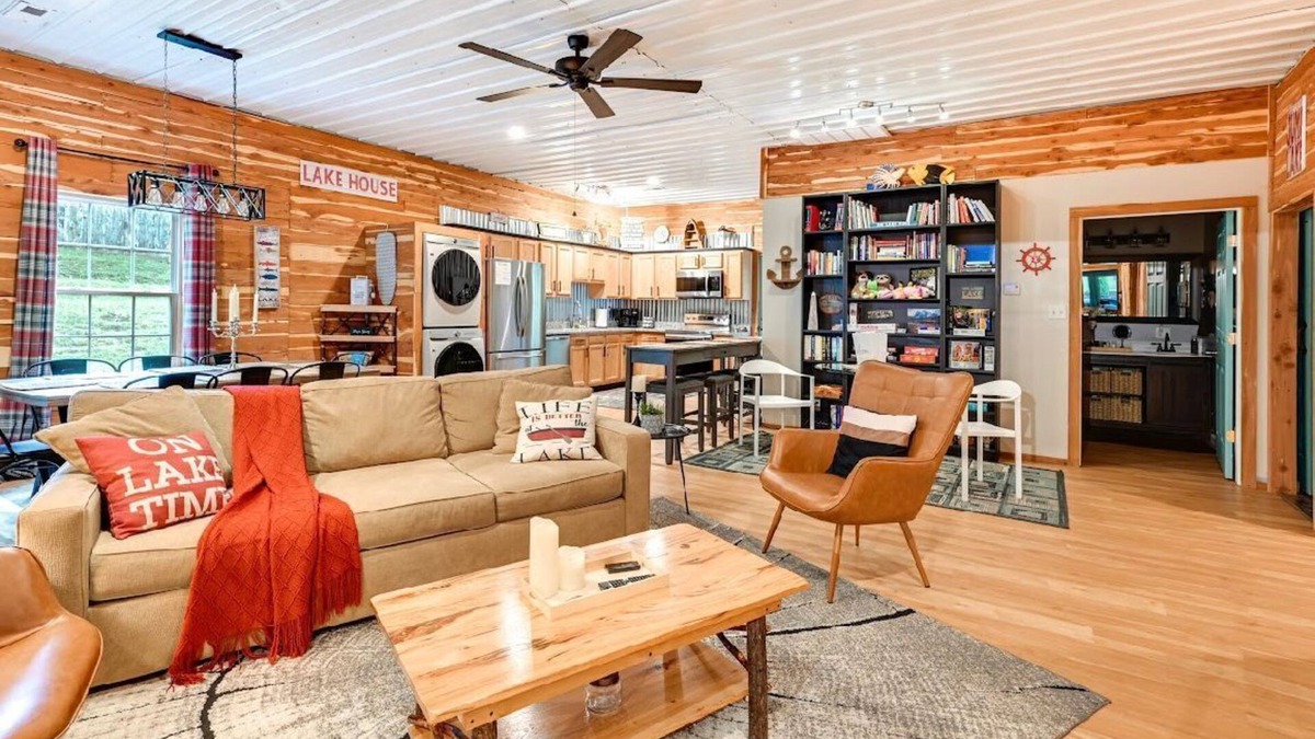 Cub Run House | Game Room, Bar & Hot Tub: Perfect Group Getaway