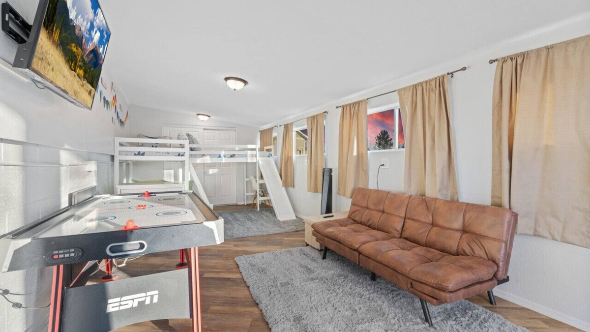Fort Valley House | Game room, Fenced-in patio, Guest Home