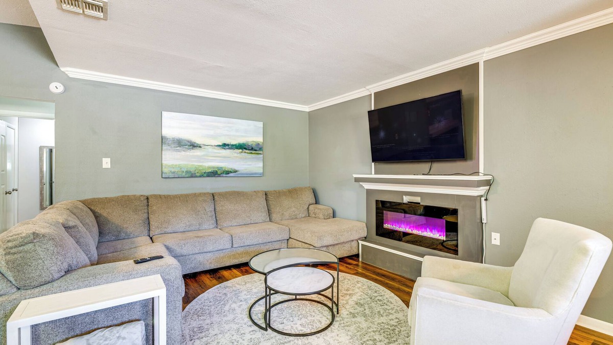 South Side House | Game Room & Grill: Family Home in Corpus Christi!