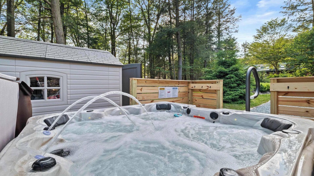 Albrightsville House | Game Room,Hot Tub,Kayaks,ResortAmenities,Fireplace