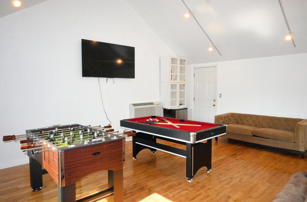 New Haven Villa | Game Room Near Yale