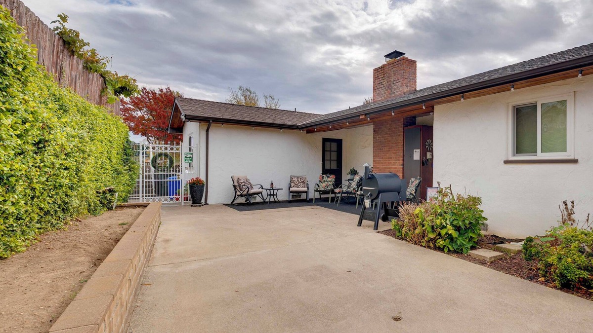 Jackson House | Game Room & Patio: Charming Jackson Retreat!