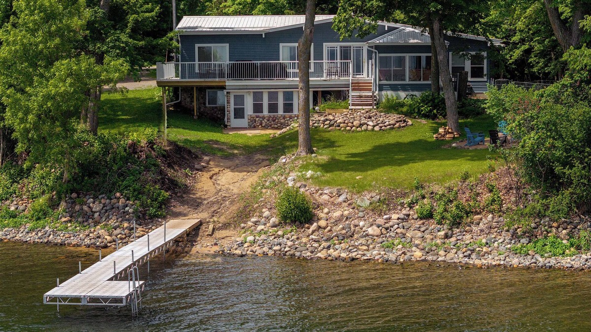Garrison House | Game Room! Sleeps 13- Newly Remodeled- Sports Channels & More- Great Fishing!