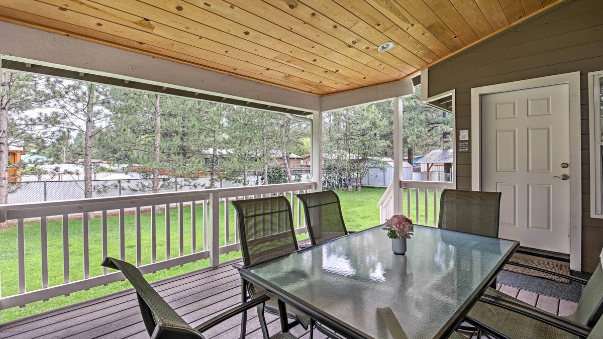 Pinetop-Lakeside House | Game Room, Yard, Deck & Fireplace: Lakeside Home