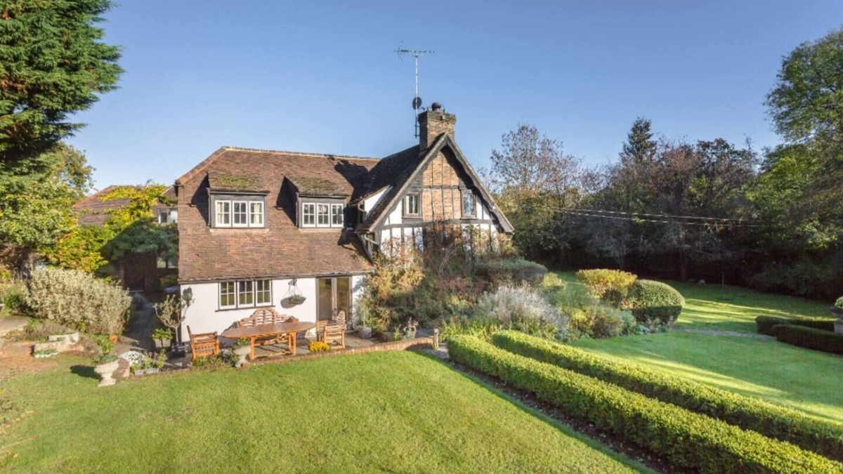 Welwyn House | Gamekeepers Cottage rural, good for isolation walks cycling Near train to London