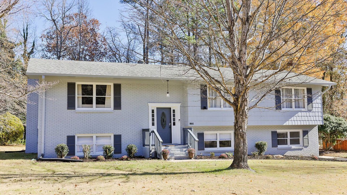 Anniston House | GAMEROOM Getaway! 4BR completely updated home with 2 King Beds and a sunroom!