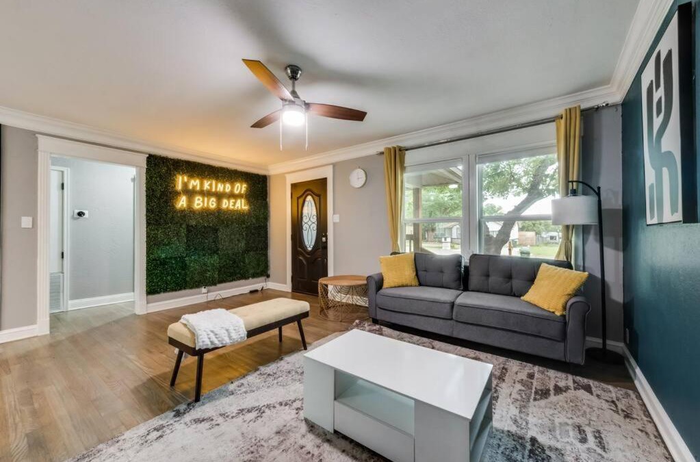 South Arlington House | Gametime! Walk to Cowboys/Rangers Stadium