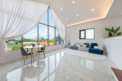 Jumunjin-eup Villa | Gangneung 115 Dokchae Pool Villa