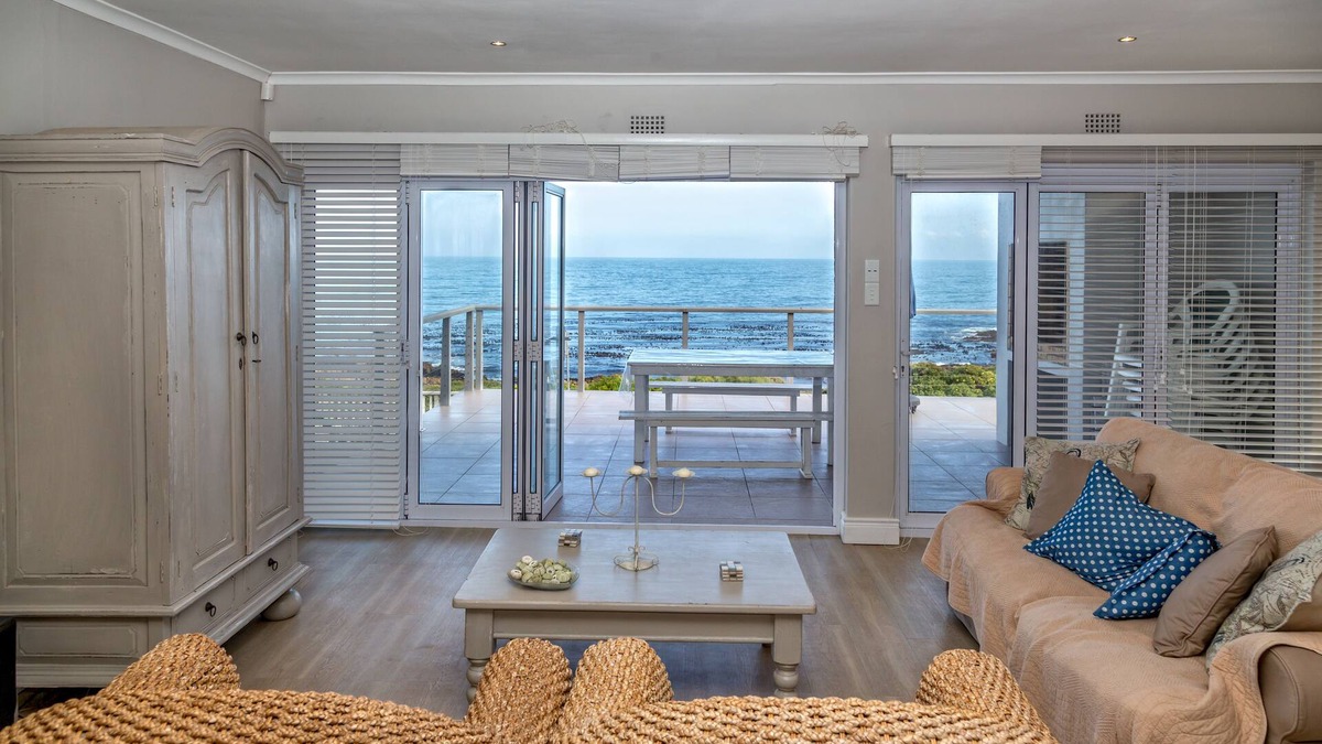 Gansbaai House | Gansbaai Seafront Holiday House: Ons C-huis