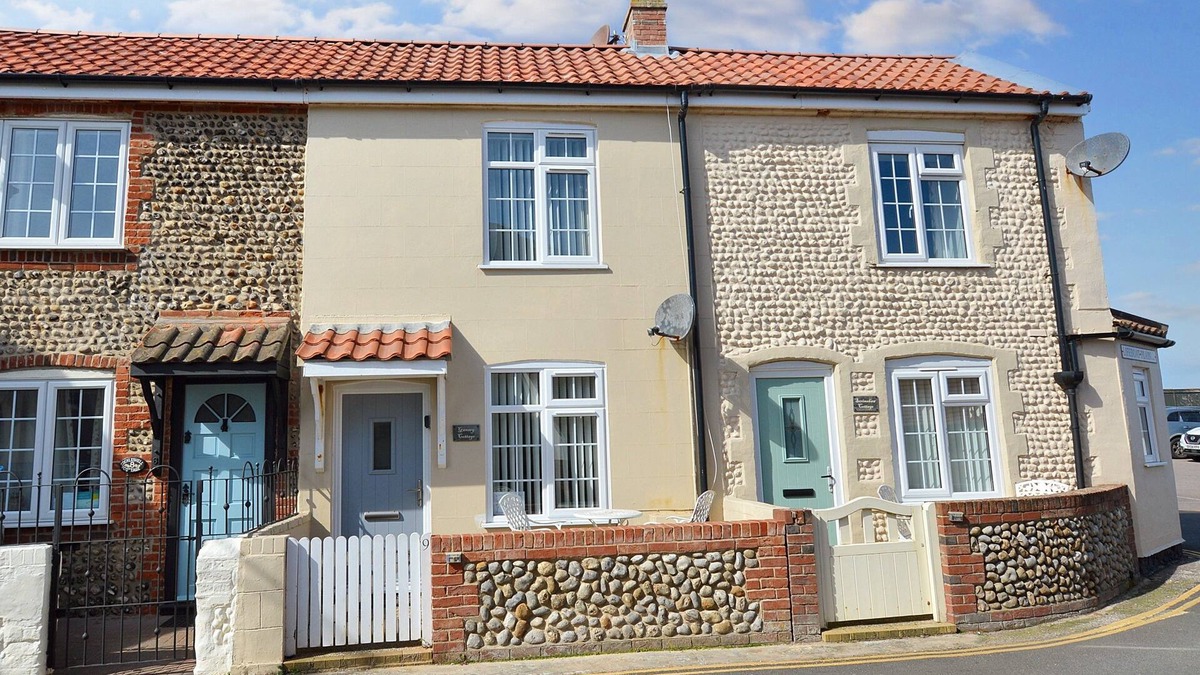 Sheringham Cottage | Gansey Cottage - a cottage that sleeps 3 guests in 2 bedrooms