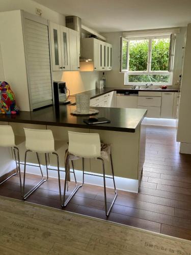 Kirchrode-Bemerode-Wulferode House | Ganzes Haus an der Messe - including parking - 3 Schlafzimmer - Big Town House at fair trade - 3 bed rooms - high WLAN - 5 minutes from fair trade- Expo Plaza and Messe Hannover - with working places, roof garden, garden with barbecue