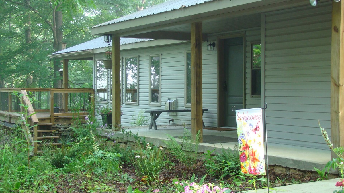 Fort Hill Cottage | GAP, Fallingwater & Ohiopyle - Relax & unplug -Private setting -5 Star Reviews