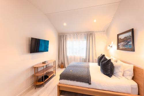 Fludir House | Garður Stay Inn & Secret Lagoon included!
