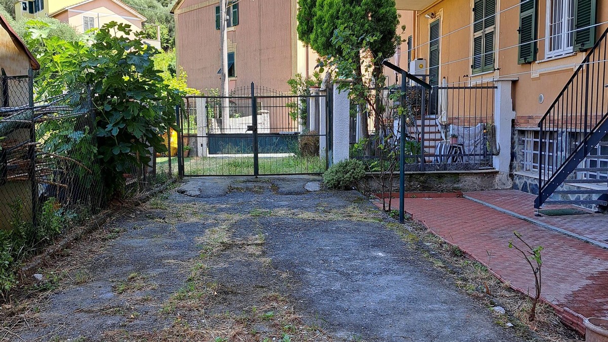 Albisola Superiore Apartment | Garden and private parking space