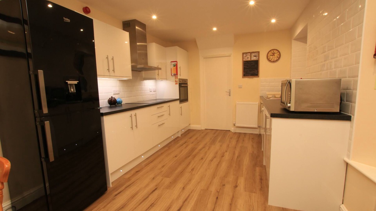Weston-super-Mare Apartment | Garden Apartment Ground Floor