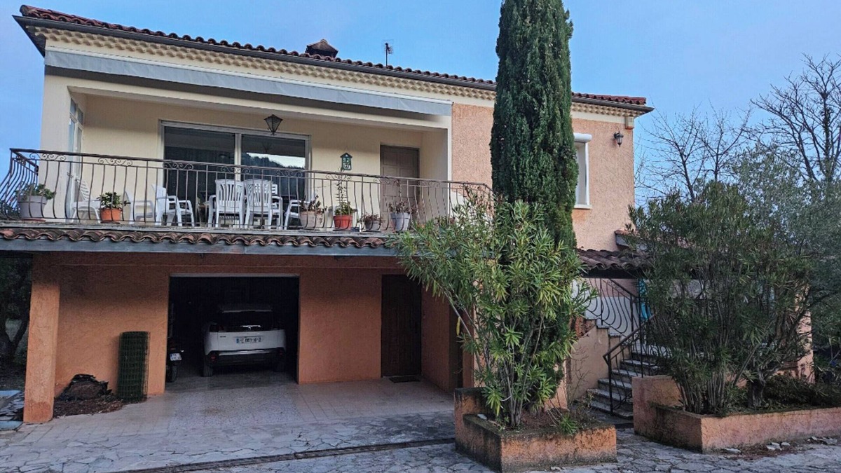 Simiane-Collongue Apartment | Garden apartment in the countryside between Marseille and Aix-en-Provence